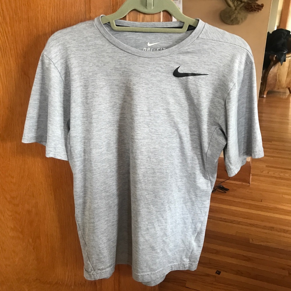 Nike Dri Fit grey tee mens size small